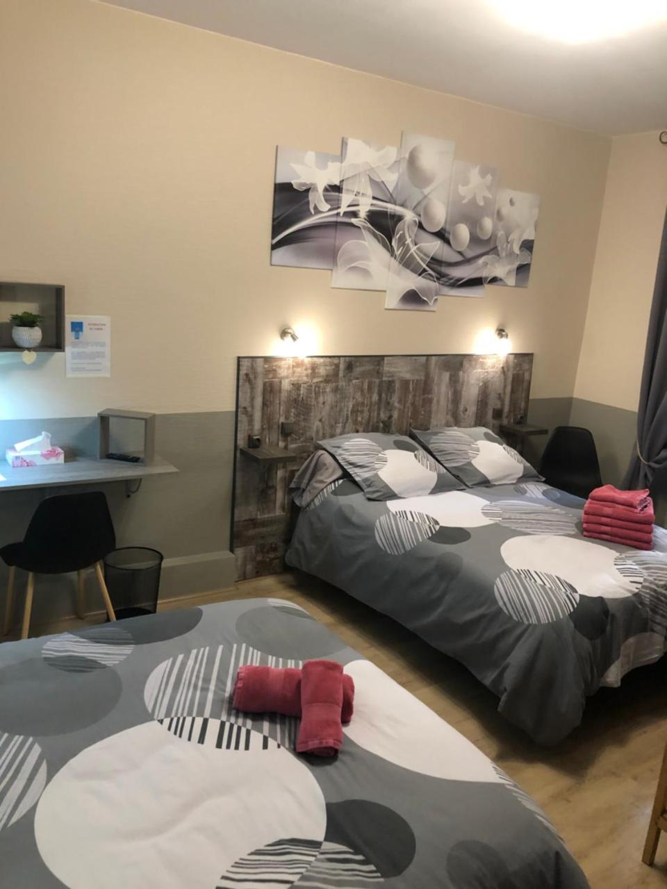 Hotel Des Remparts ヴィルヌーヴ・シュル・ロット エクステリア 写真
