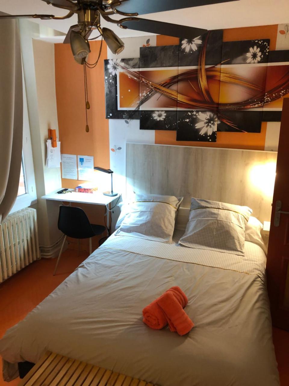 Hotel Des Remparts ヴィルヌーヴ・シュル・ロット エクステリア 写真
