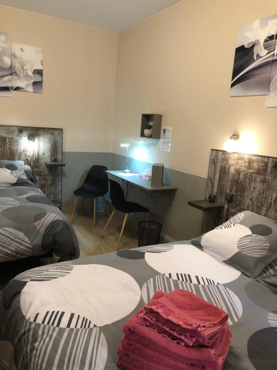 Hotel Des Remparts ヴィルヌーヴ・シュル・ロット エクステリア 写真