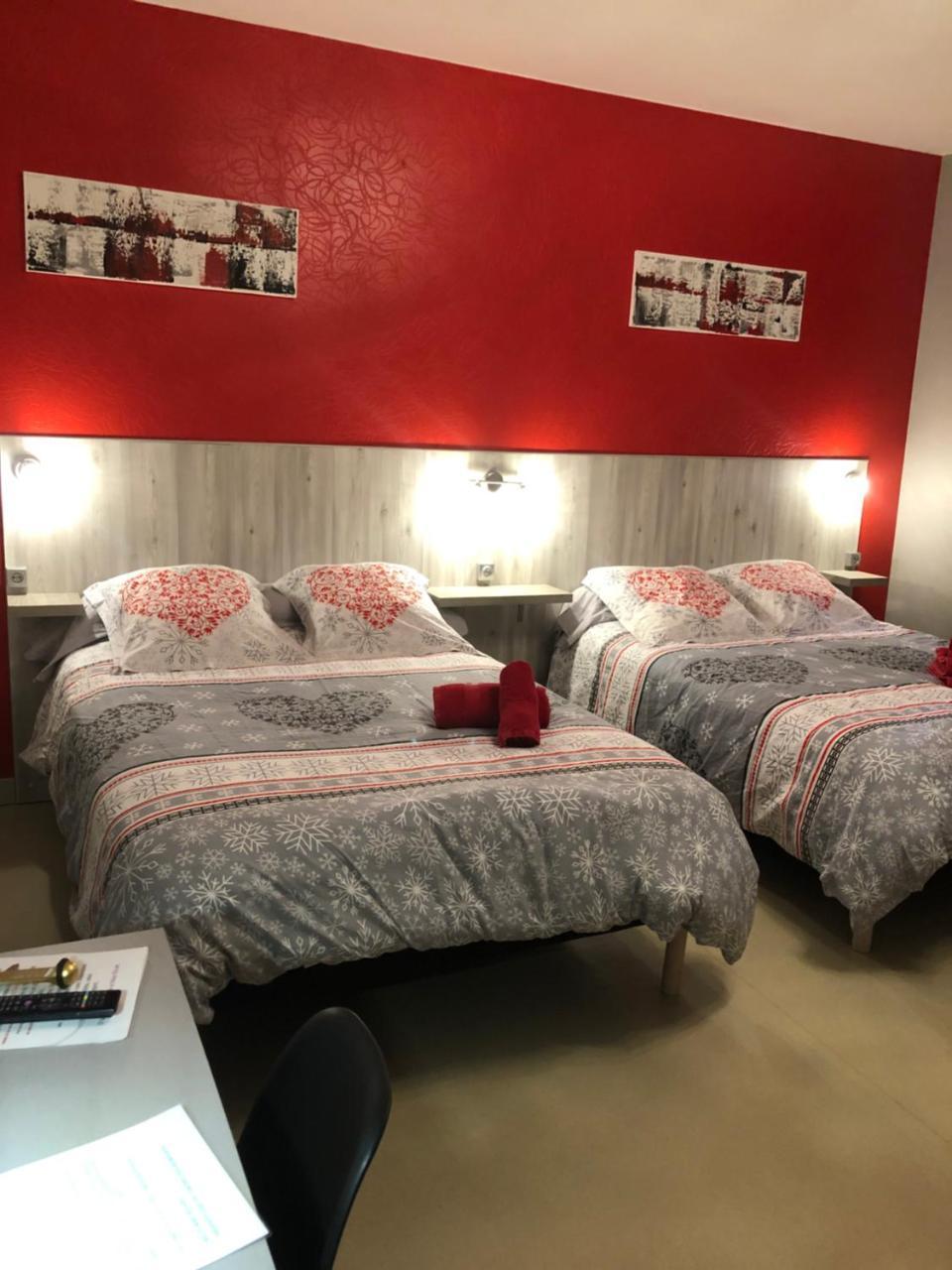 Hotel Des Remparts ヴィルヌーヴ・シュル・ロット エクステリア 写真
