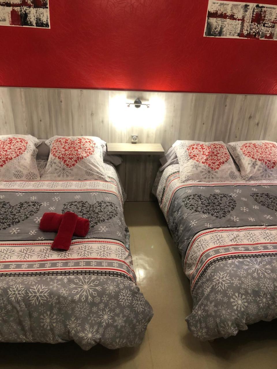 Hotel Des Remparts ヴィルヌーヴ・シュル・ロット エクステリア 写真